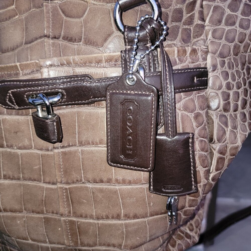 π RARE COACH BAG WITH COACH LOCK AND KEY w detachable strap - Picture 6 of 9